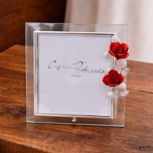 cornice in vetro con rose decorative