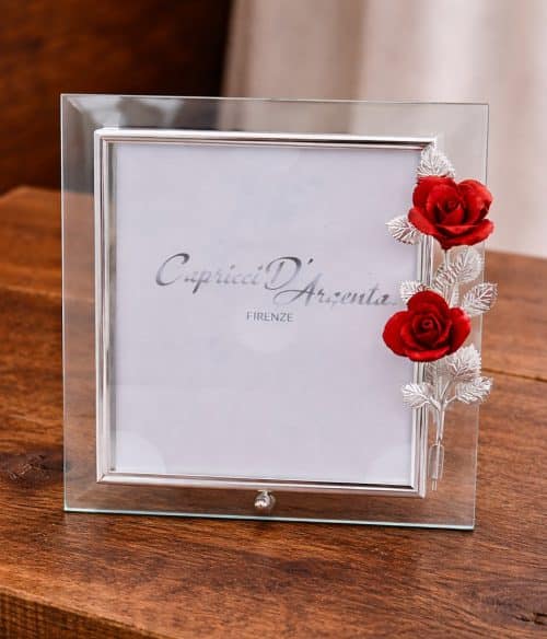 cornice in vetro con rose decorative