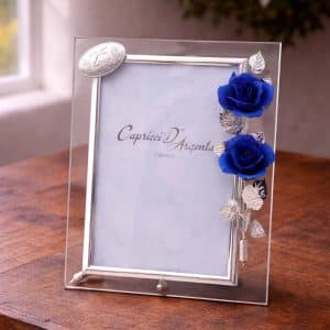 Cornice con rose blu per nozze d'argento