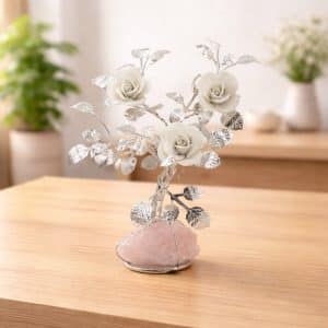 albero decorativo con rose in porcellana bianca
