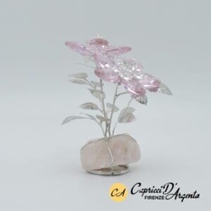 Fiori in cristallo su quarzo rosa