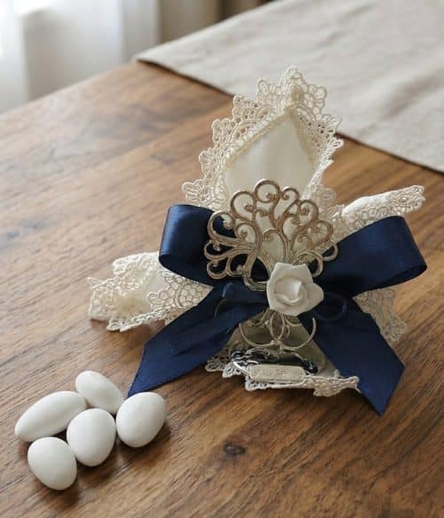 Bomboniera albero della vita con fedi e fazzoletto avorio