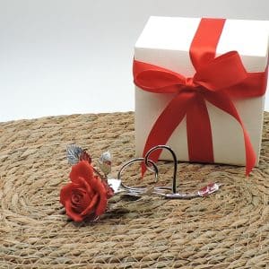 Rosa rossa con cuore