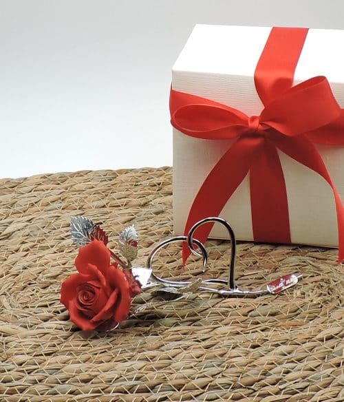 Rosa rossa con cuore