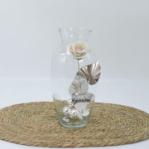 Vaso con rosa in porcellana e argento