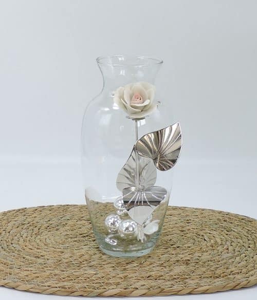 Vaso con rosa in porcellana e argento