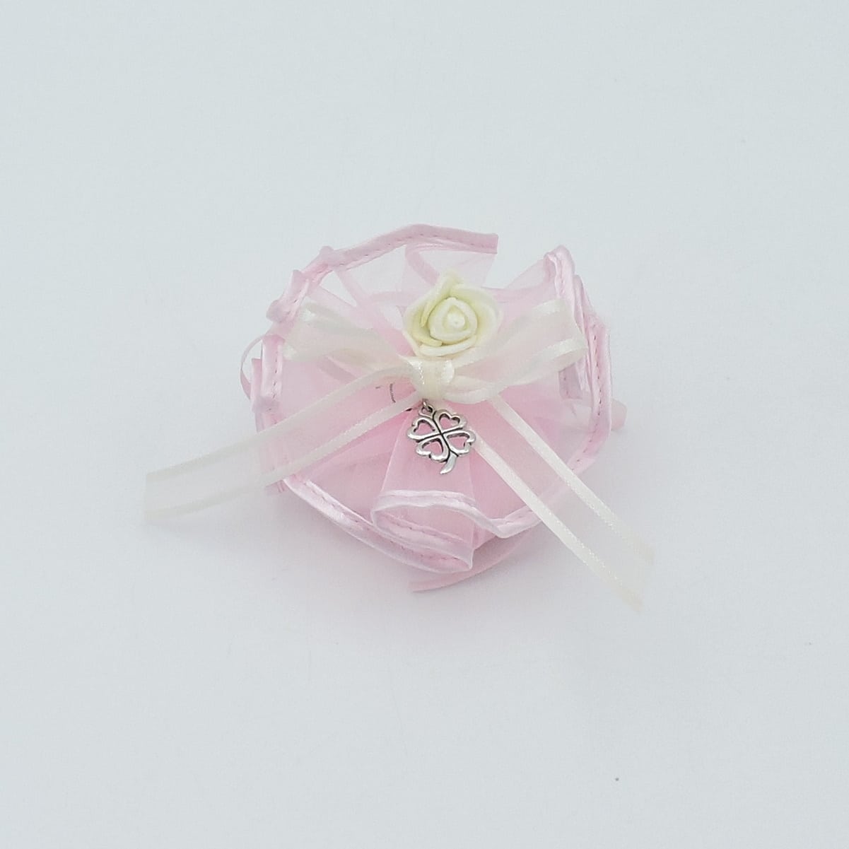 Bomboniera bimba con charm quadrifoglio e confezione rosa