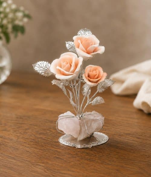 Bouquet di rose salmone su quarzo rosa