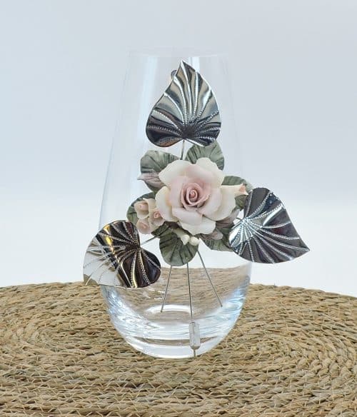 Vaso con argento e porcellana