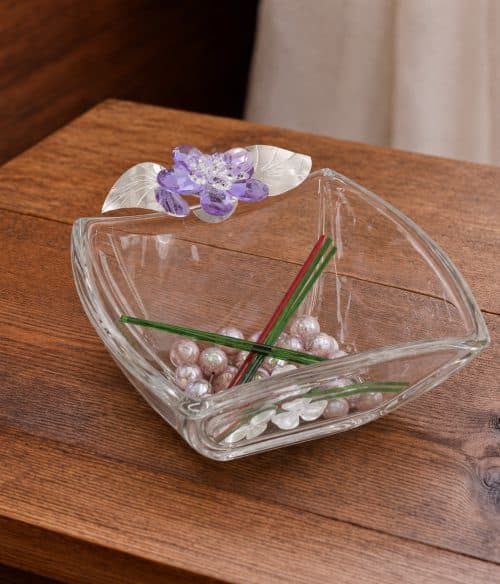 Centrotavola in cristallo con fiore decorativo, idea reaglo