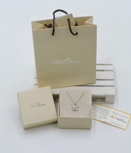 collana con farfalla