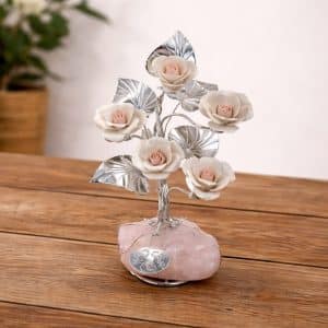 Regalo nozze d'argento con rose su quarzo rosa