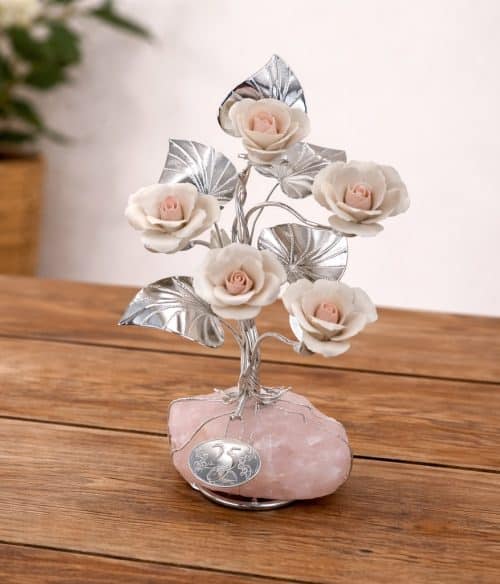Regalo nozze d'argento con rose su quarzo rosa
