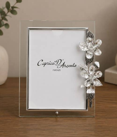 Cornice con fiori decorativi in cristallo