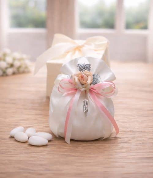 Bomboniera con rosa in porcellana e argento