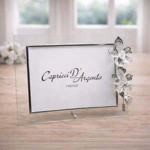 cornice in vetro con fiori decorativi in cristallo