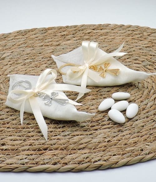 Bomboniera con portachiavi con croce