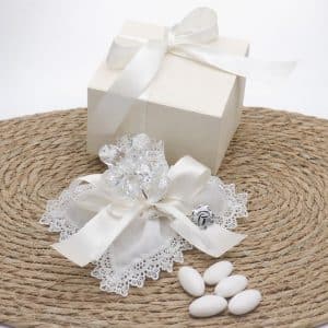 bomboniera matrimonio con fiore in cristallo sfaccettato