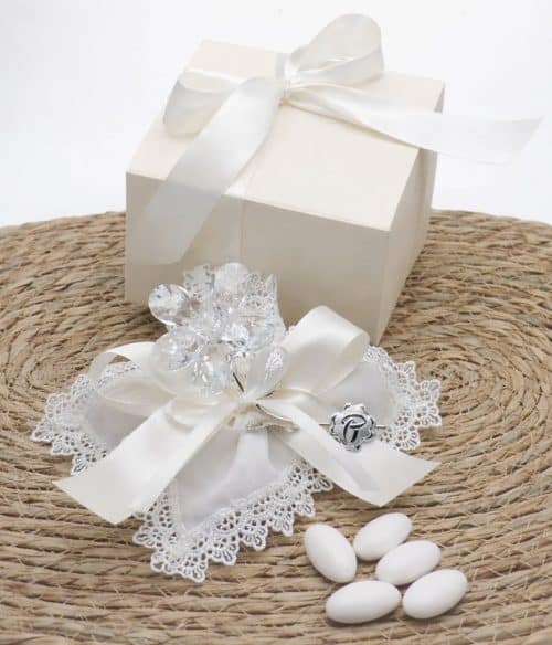 bomboniera matrimonio con fiore in cristallo sfaccettato