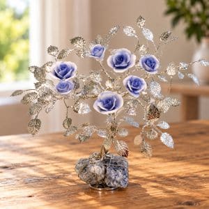Regalo personalizzabile con albero decorativo con rose blu su quarzo blu