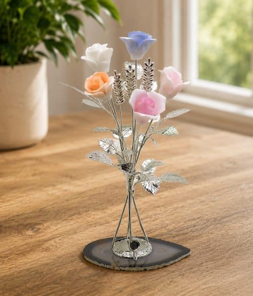 bouquet di fiori in porcellana montata su Agata